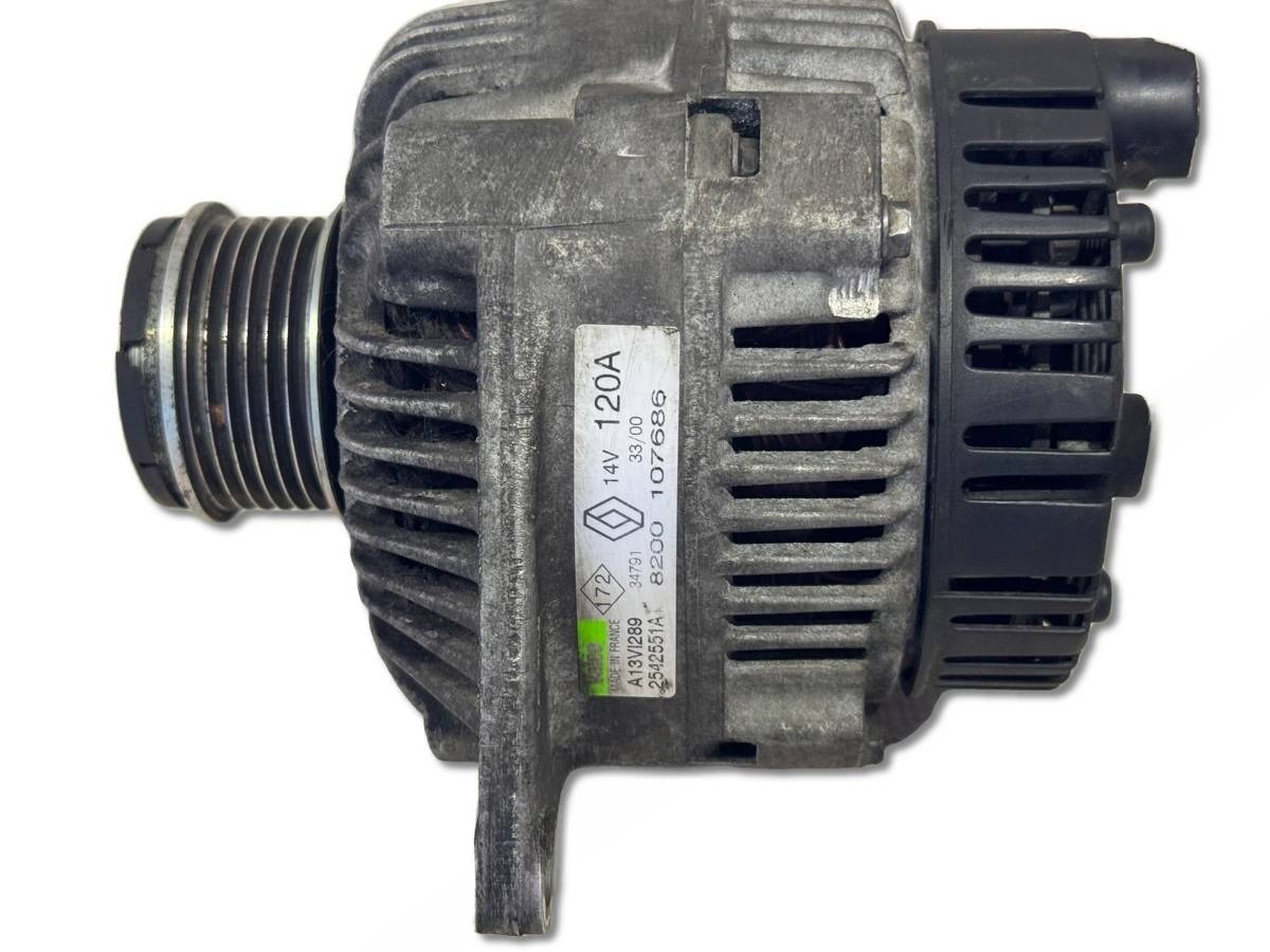 Генератор к Renault Scenic, 2001 г.